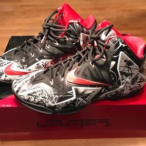 Nike - Lebrun XI - size 11.5
